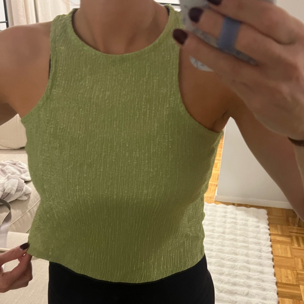 Cropped Tank - Picture 2 of 3